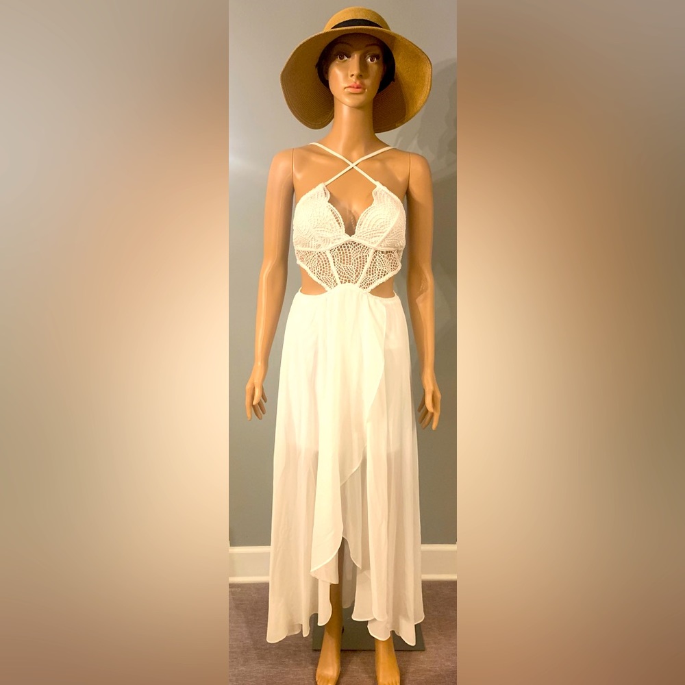 Beautiful white Maxi dress. NWT. Size small. Never worn.